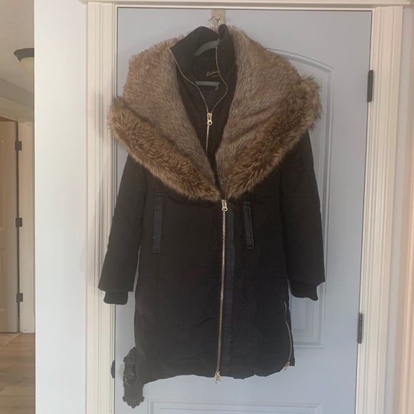 Parka - Picture 1 of 4